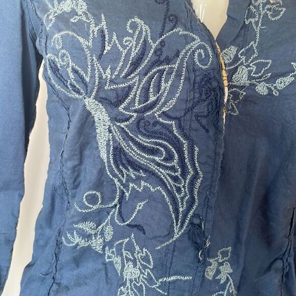 Original & Glamour Embroidered Distressed Snap Shirt - Picture 3 of 7
